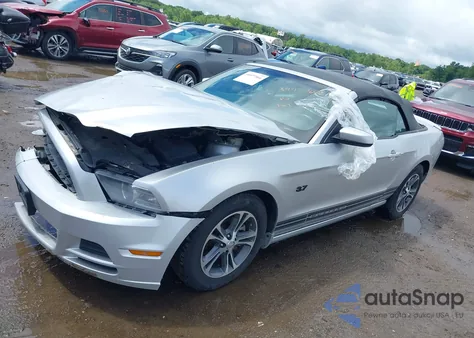 2014 Ford Mustang V6 Premium из США, поврежденный, VIN 1ZVBP8EM5E5260397